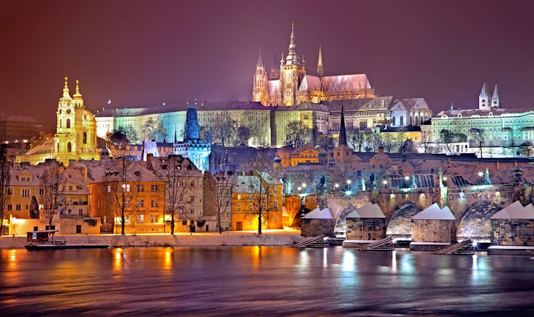 Wycieczka do Pragi 2 Prague Castle District Lit Up at Night